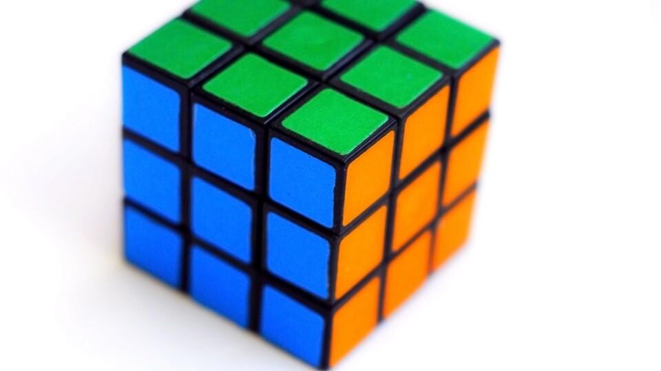 These Rubik S Cube Cakes Are Geometric Culinary Masterpieces Hellogiggles
