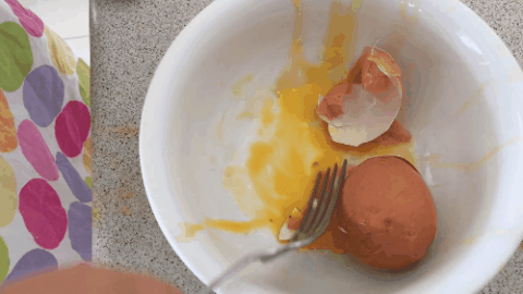 cooking-with-ava-crack-eggs.gif