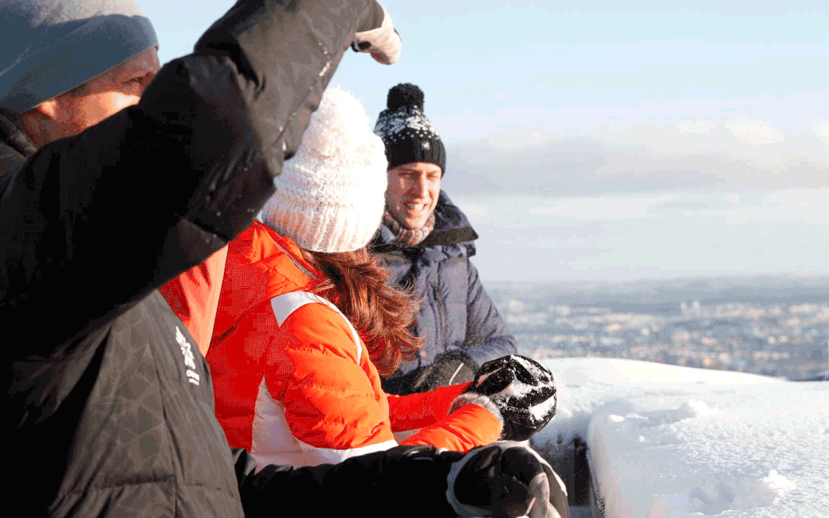 Prince William and Catherine have a snowball fight