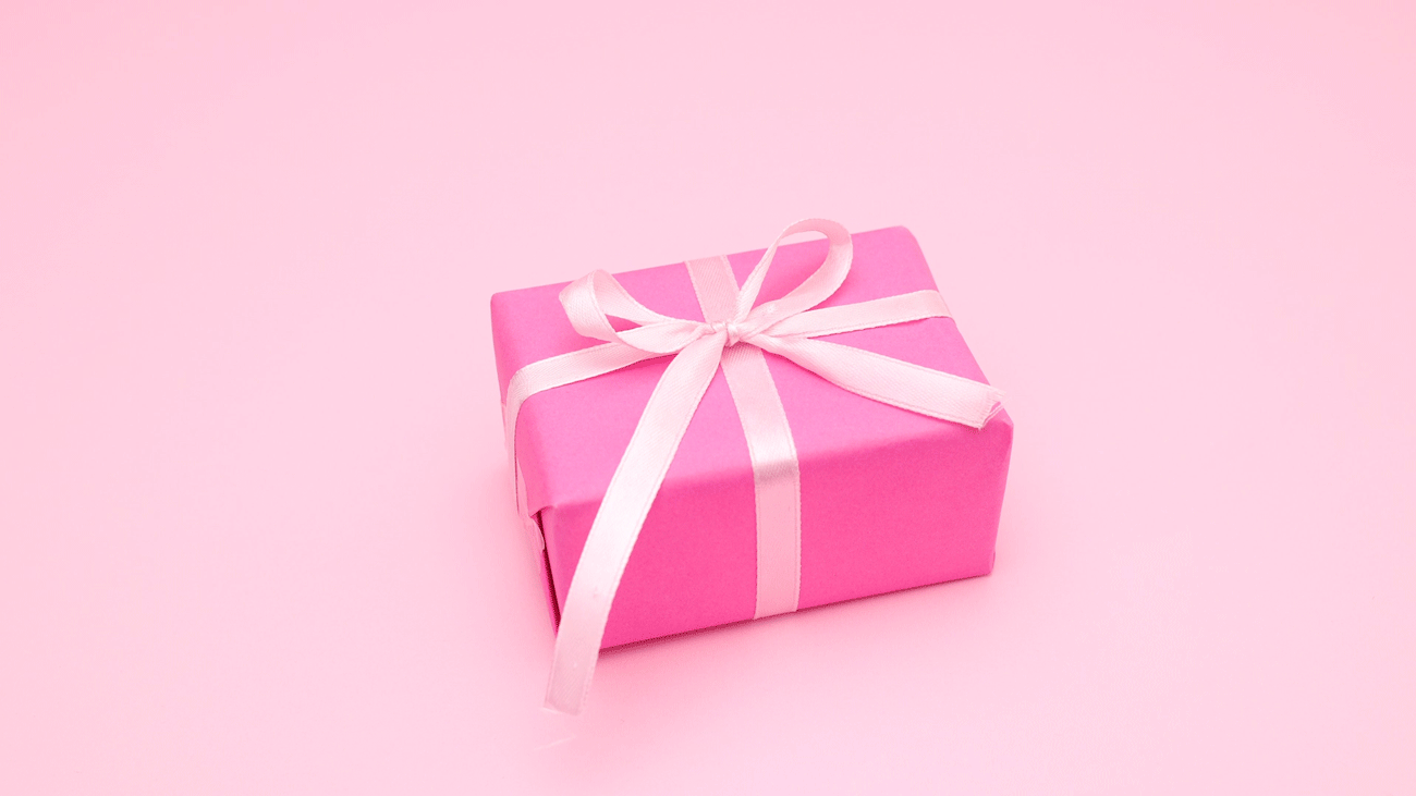 An image of a gift of a pink background.