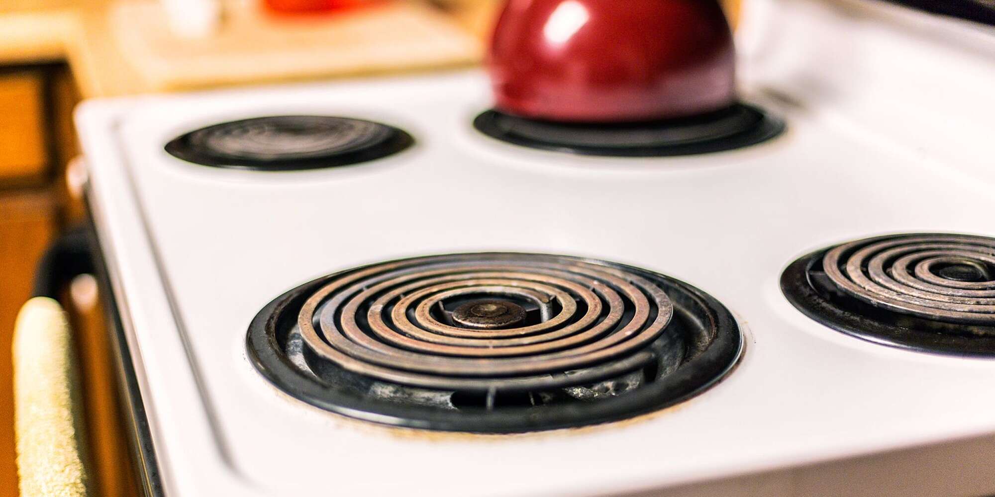 How to Get Burnt Food Off of an Electric Stove's Heat Coils