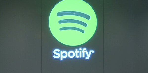 spotify app keeps closing on iphone