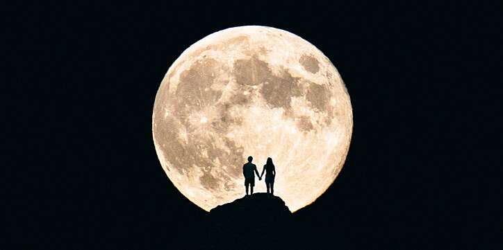 How the full moon affects you and your relationship | HelloGiggles