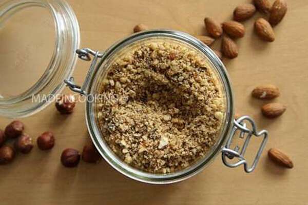 Almond and hazelnut praline paste, easy and uncomparable recipe