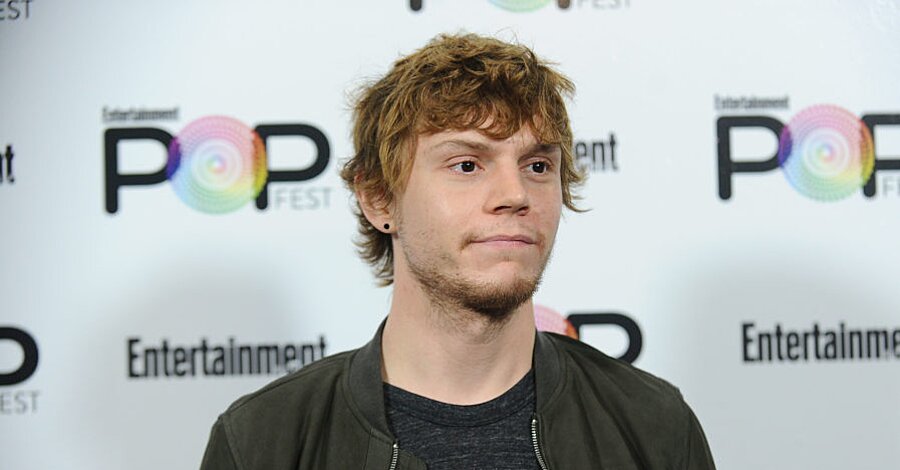 2. Evan Peters' Blue Hair Is the Most Dramatic Hair Change - wide 11