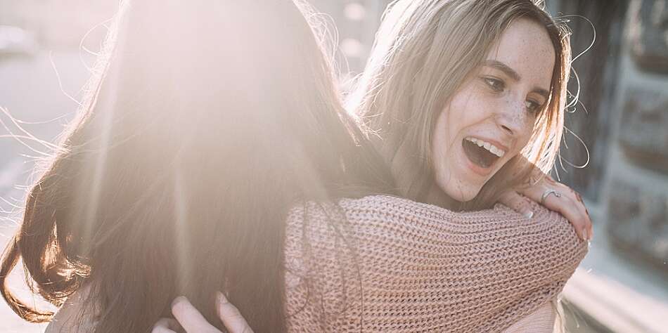 10 things you should never judge your best friend for | HelloGiggles