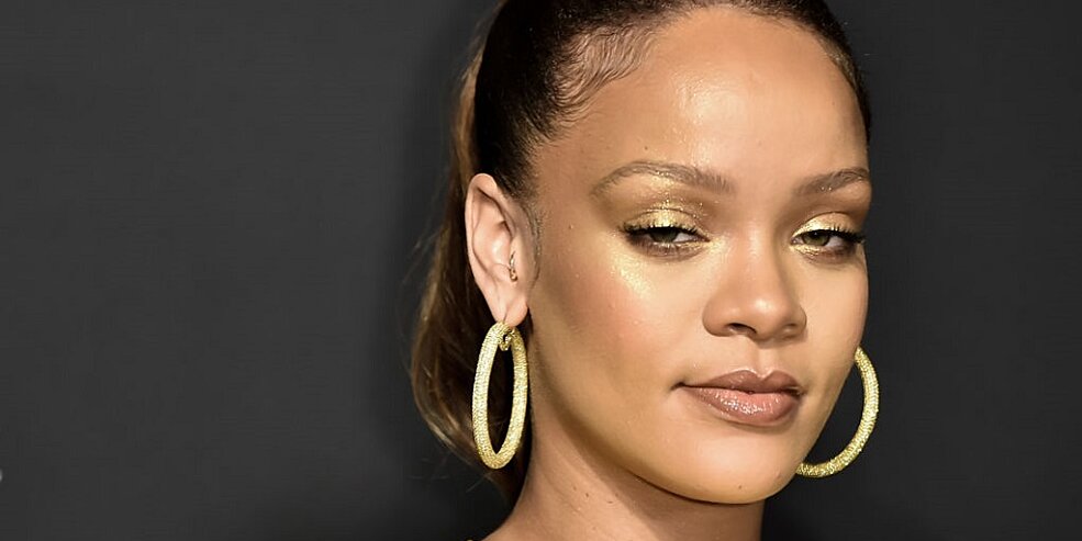 Rihanna Says She Wishes She Could Time Travel Back To 10 Minutes Before 