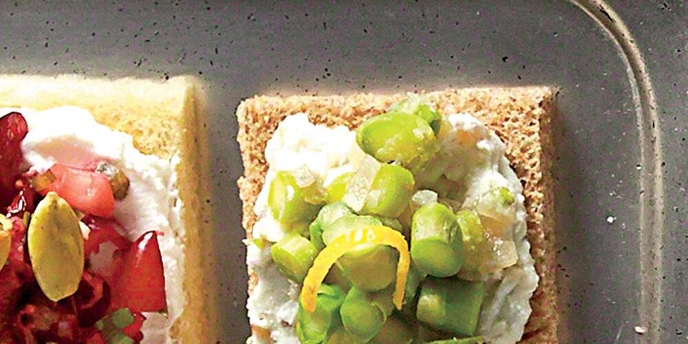 Asparagus-Blue Cheese Canapés Recipe
