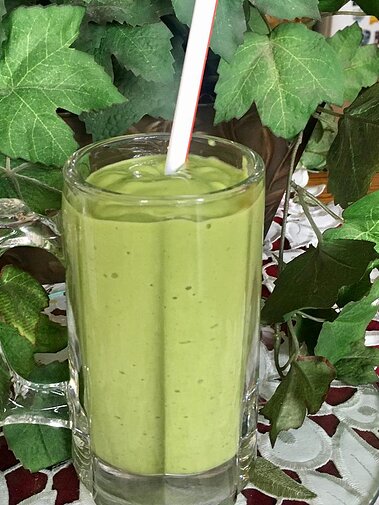 Blueberry Banana Spinach Smoothie - Dishes Delish