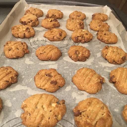 Gluten-Free Chickpea-Flour Chocolate Chunk Cookies with Peanut Butter ...