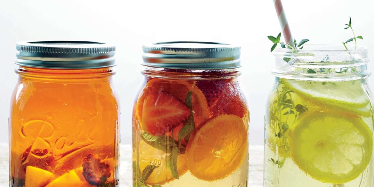 5 Incredible Drinks To Serve In Mason Jars