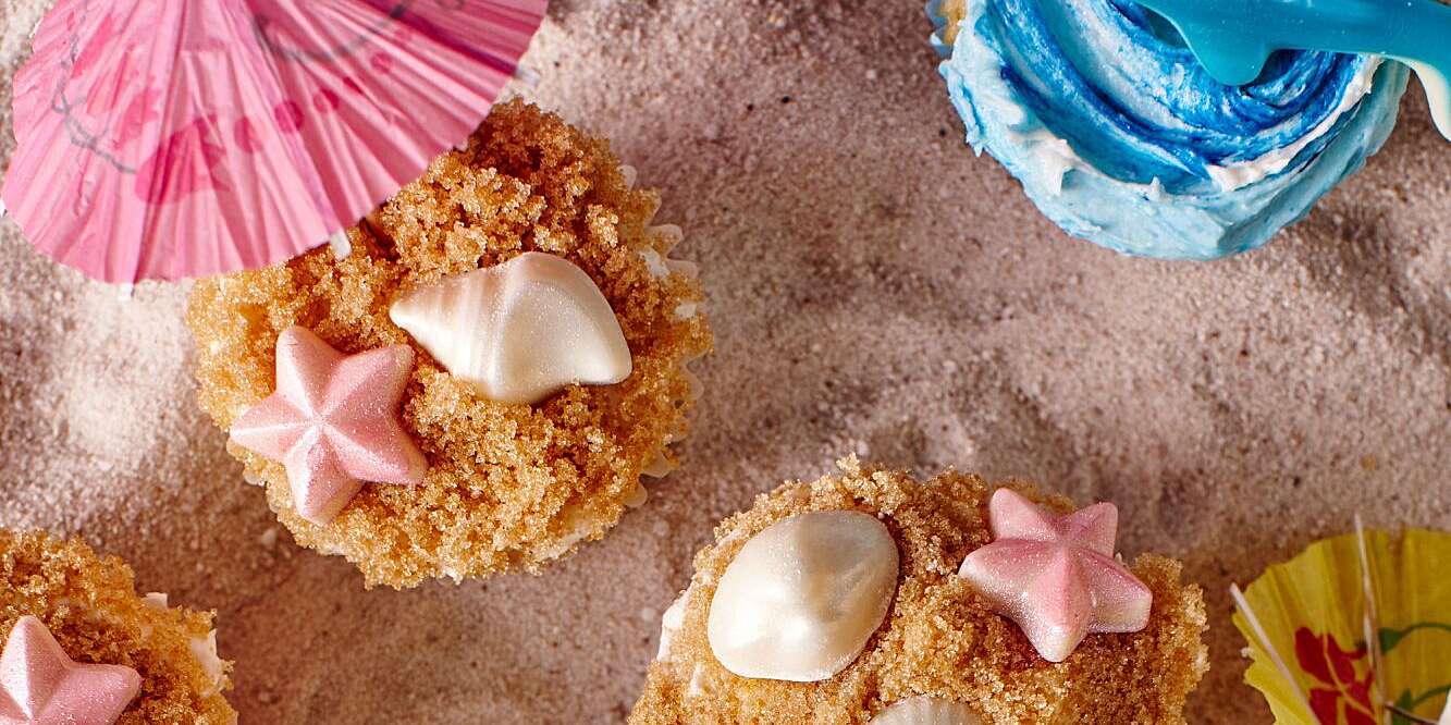 Beach Themed Bunco Party Cupcakes, Vanilla cupcakes with a …