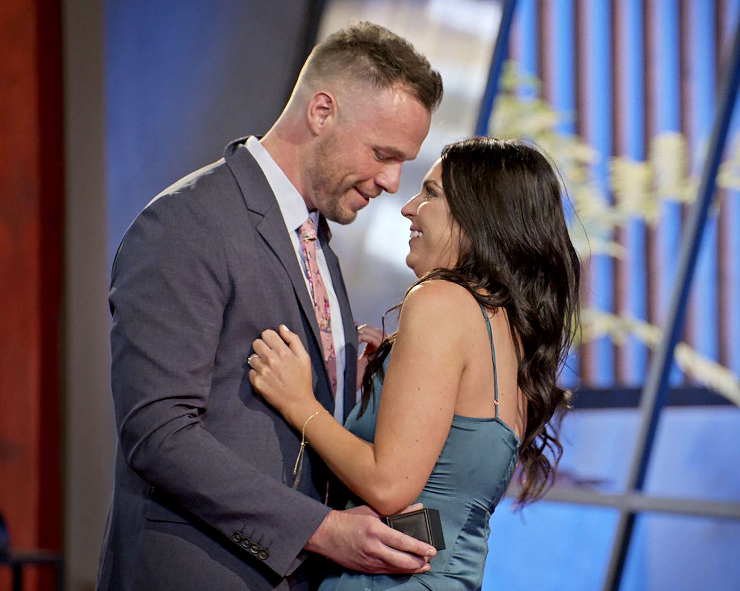 Love Is Blind Season 2 Finale Recap: Which Couples Wed? Who Split? | PEOPLE.com