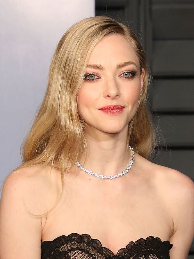 Amanda Seyfried S Vanity Fair Oscars Party Hair Stayed In Place Thanks To Suave S Hair Products Hellogiggles