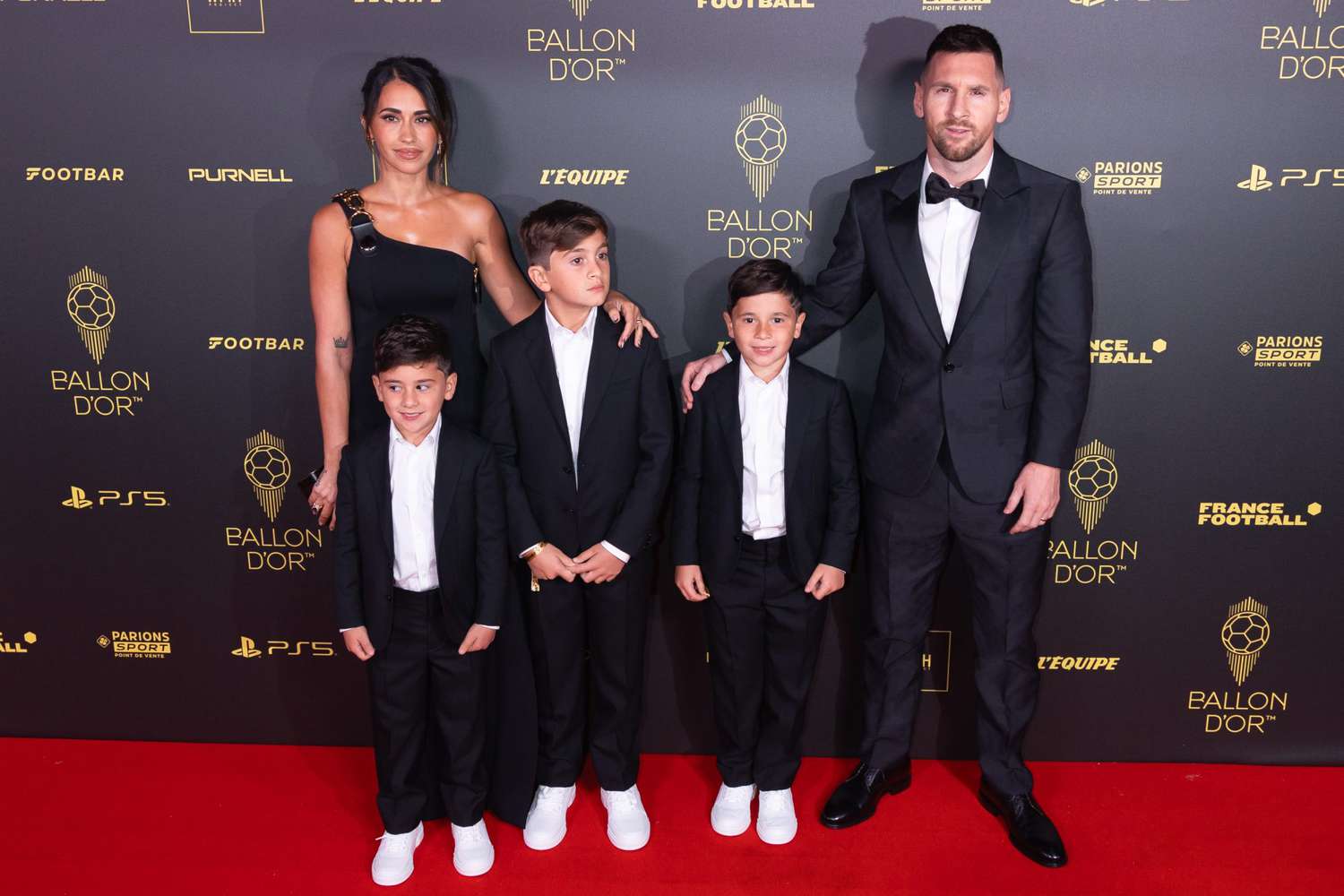 Antonela Roccuzzo deslumbra en la alfombra del Balón de Oro junto a su familia