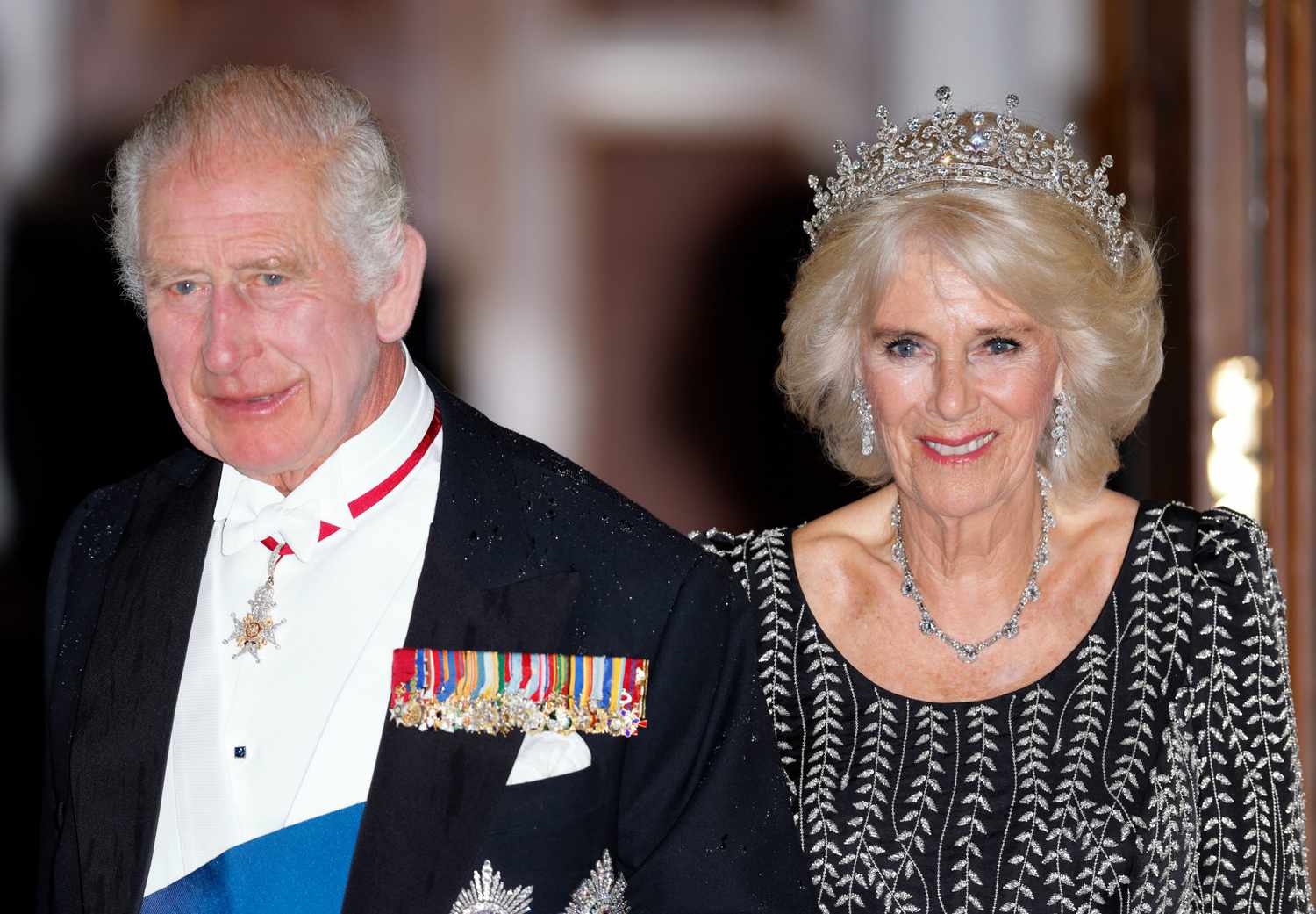 La reina Camilla usa por primera vez esta lujosa prenda de Isabel II después de su muerte