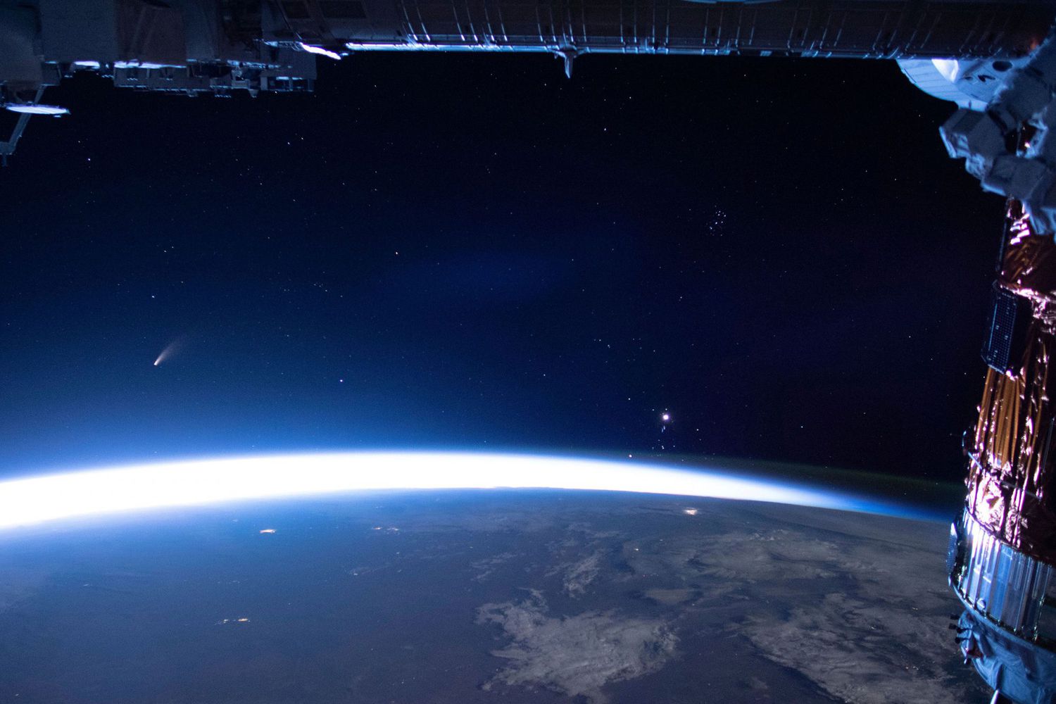Watch Neowise Comet Zip Past Earth in 'Beautiful' Video from the International Space Station