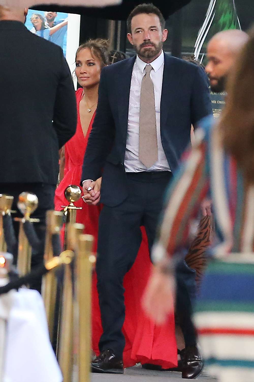 Jennifer Lopez e Ben Affleck partem para Paris depois de amarrar o nó na capela de Las Vegas