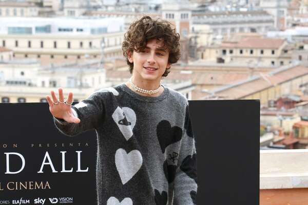 ROME, ITALY - NOVEMBER 12: Timothée Chalamet attends the "Bones And All" photocall at Hotel De La Ville on November 12, 2022 in Rome, Italy. (Photo by Ernesto Ruscio/Getty Images)