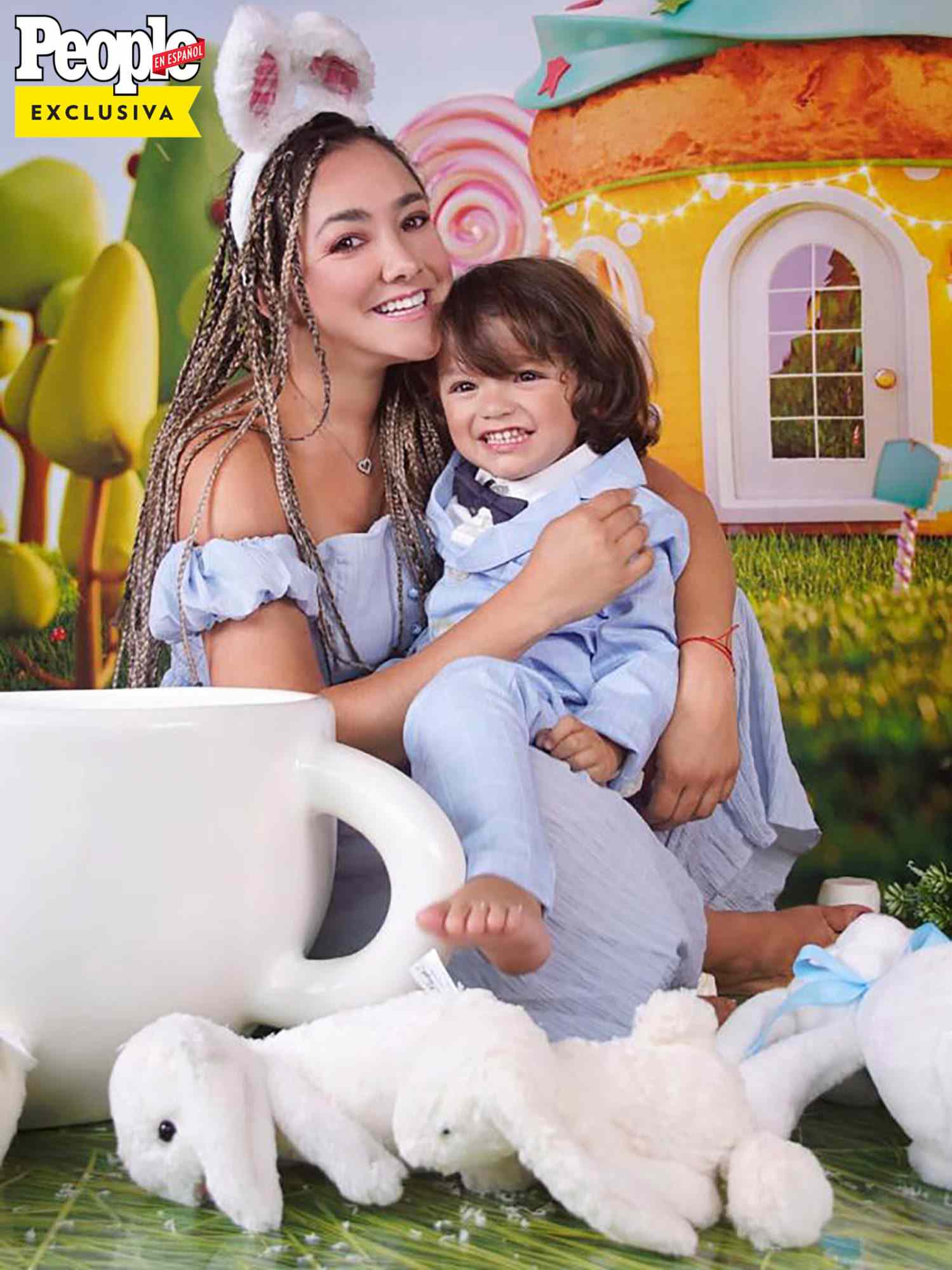 Sherlyn comparte adorables fotos de Pascua con su hijo