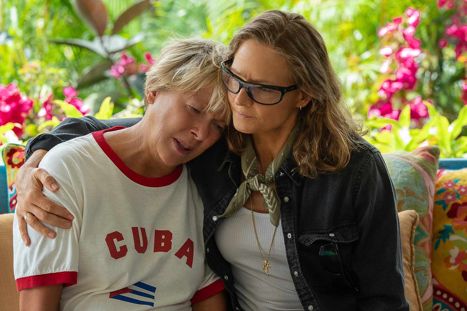 'Nyad' flounders despite strong turns from Annette Bening and Jodie Foster
