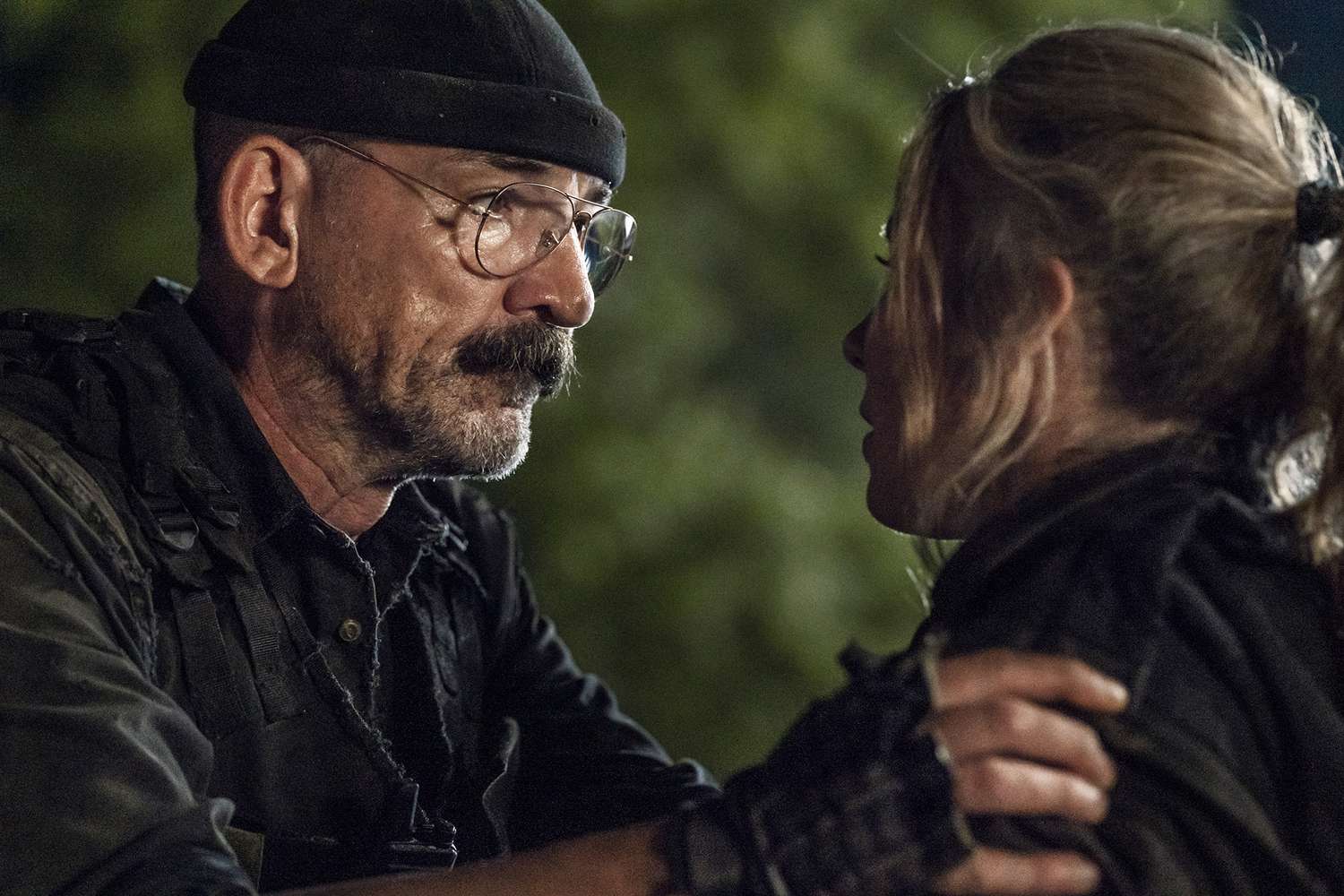 Akademi hensynsløs tiggeri The Walking Dead season 11, episode 8 recap: First part of season 11 ends  with a rain of fire and change of the guard | EW.com