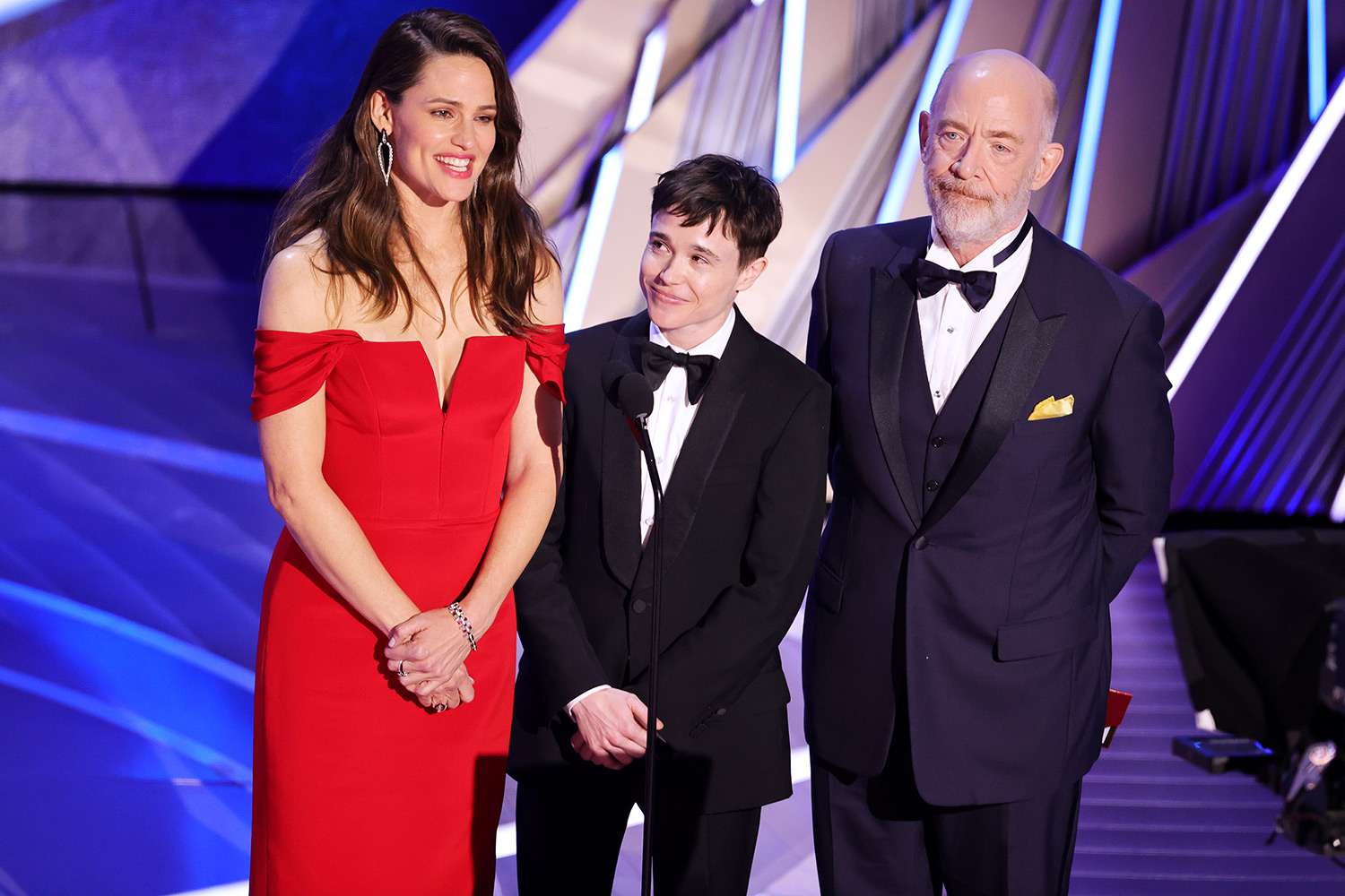 Juno cast reunion at the Oscars 2022 with Elliot Page, Jennifer Garner |  EW.com