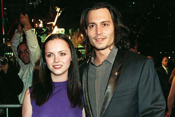 Co-stars Johnny Depp (R) and Christina Ricci (L) arrive at the premiere of their new film "Sleepy Hollow" in Hollywood, CA 17 November 1999. The film is a Gothic thriller directed by Tim Burton and based on the Washington Irving novel.