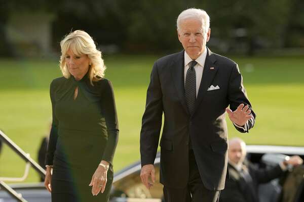 President Joe Biden gestures next to first lady Jill Biden as they arrive at Buckingham Palace for a State Reception For Heads Of State on September 18, 2022 in London, England