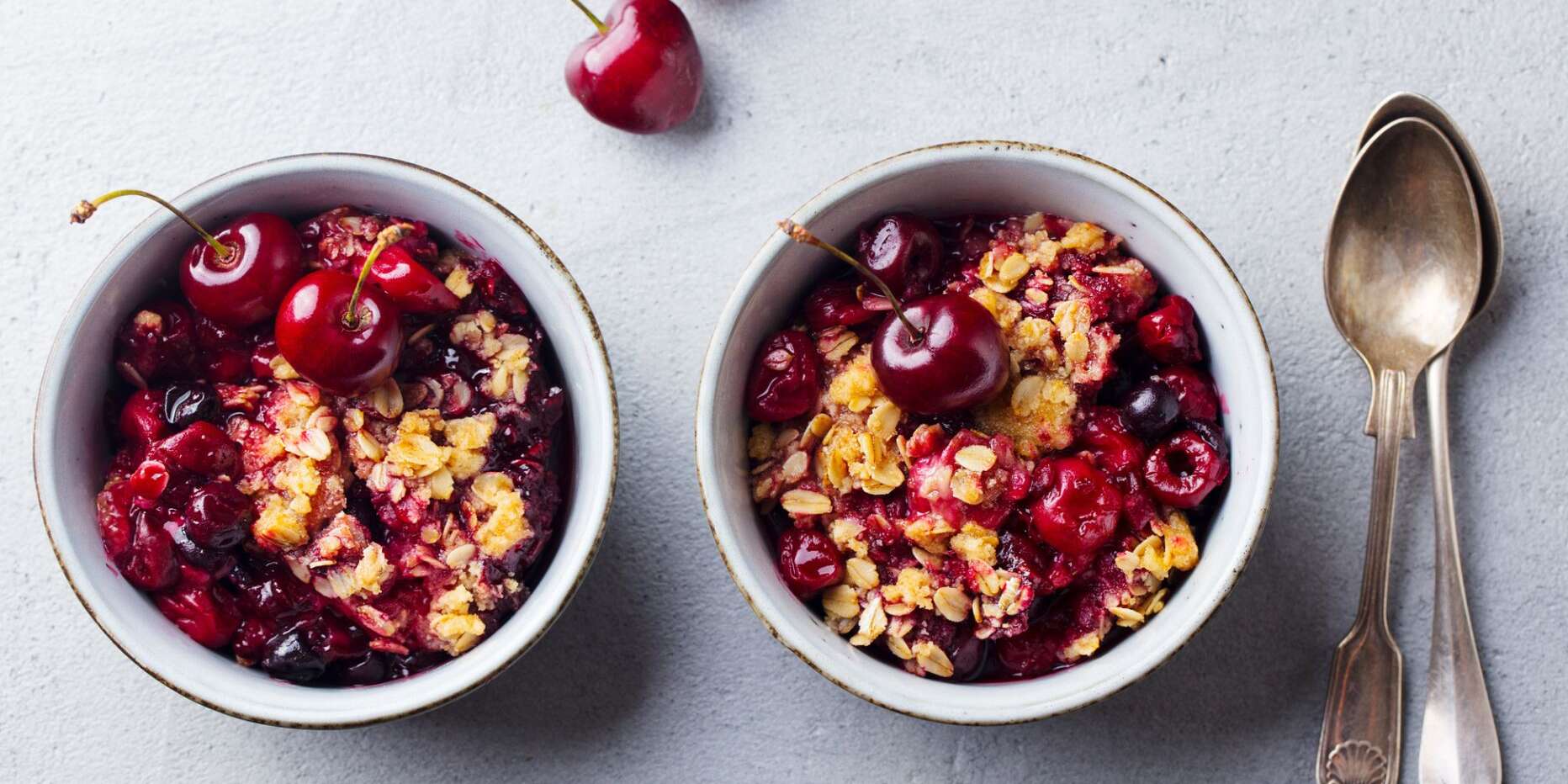 This Make-Ahead Breakfast Fruit Crisp Is My New Summer Go-To
