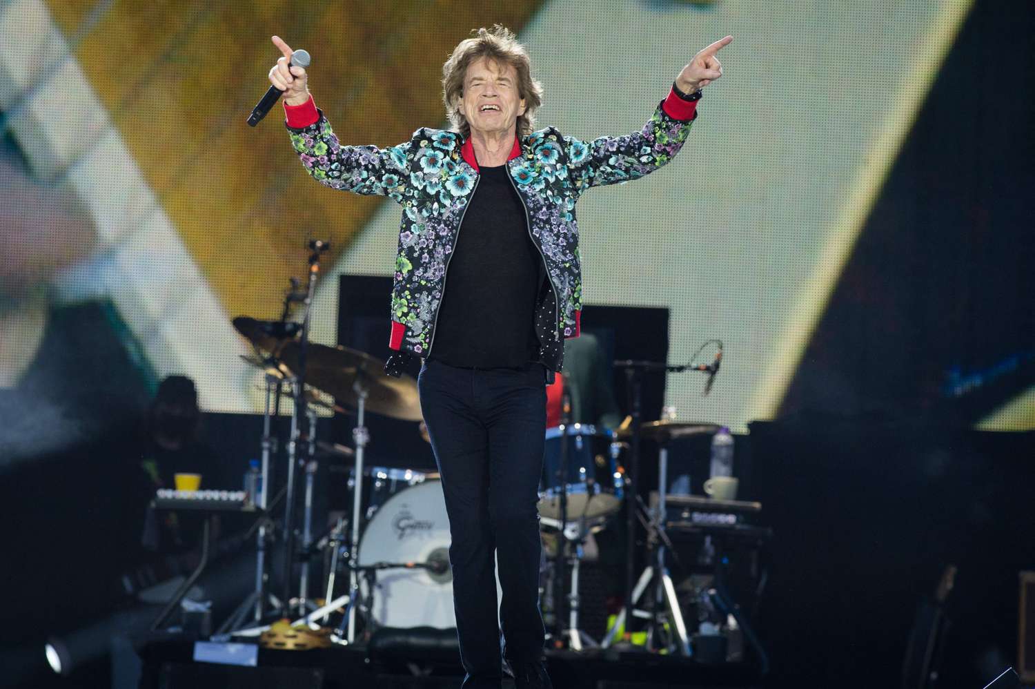 PARIS, FRANCE - JULY 23: Mick Jagger from The Rolling Stones performs at Hippodrome de Longchamp on July 23, 2022 in Paris, France. (Photo by David Wolff-Patrick/Redferns)