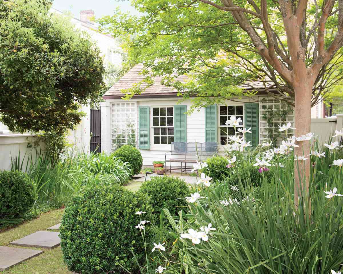 18 Small Backyard Ideas for Creating a Mini Outdoor Oasis ...