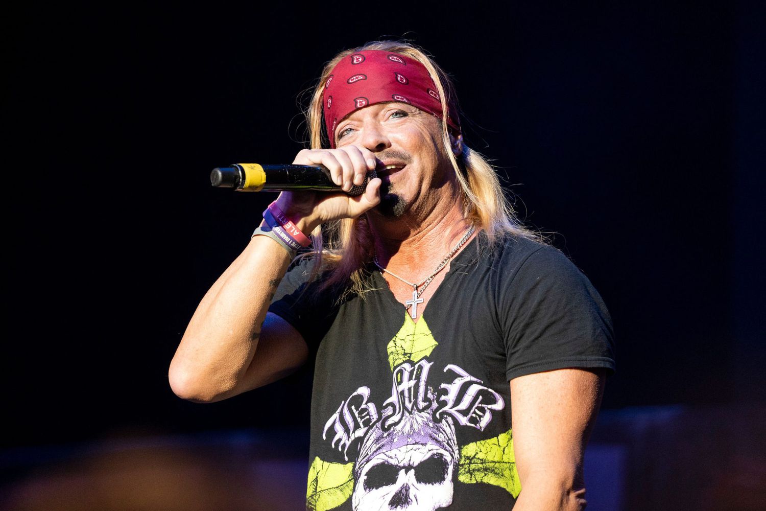 Bret Michaels 'Gives 100%' in Return to Stage After Hospitalization: 'Sick and in the Pouring Rain'