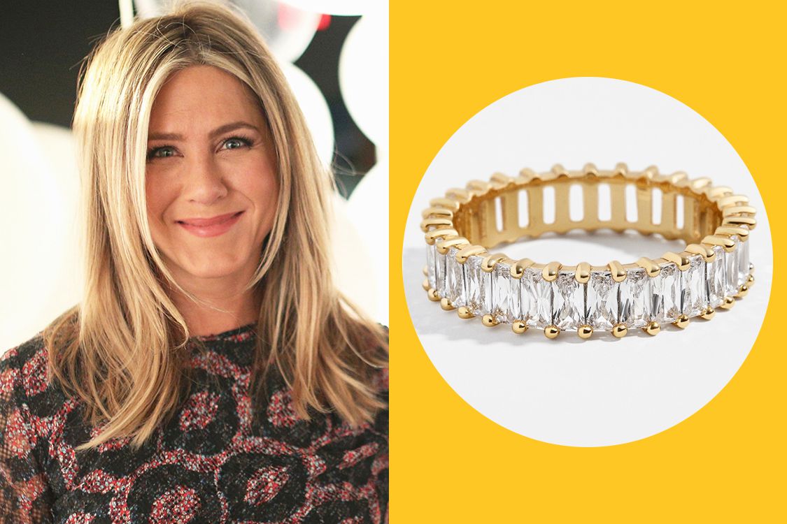 Jennifer Aniston Wore Those Pretty Rings That Julia Roberts Made Famous on the Final Episode of The Ellen Show