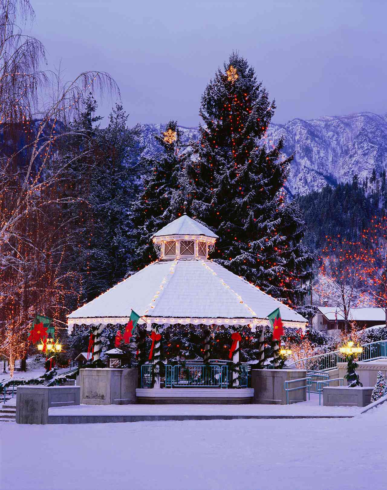 quaint towns to visit during christmas