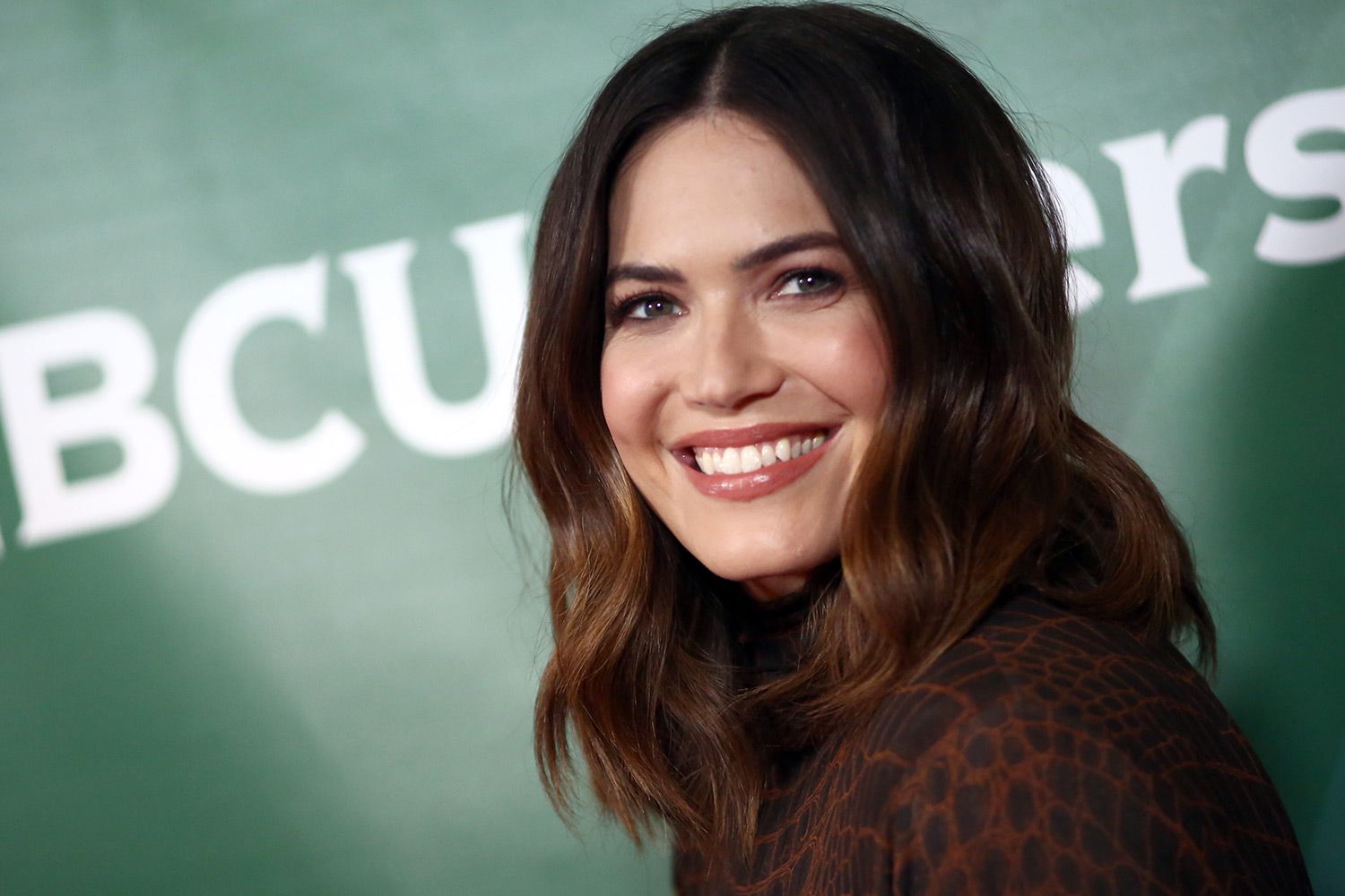 Mandy Moore Will Have Unmedicated Birth Due to Rare Blood Disorder