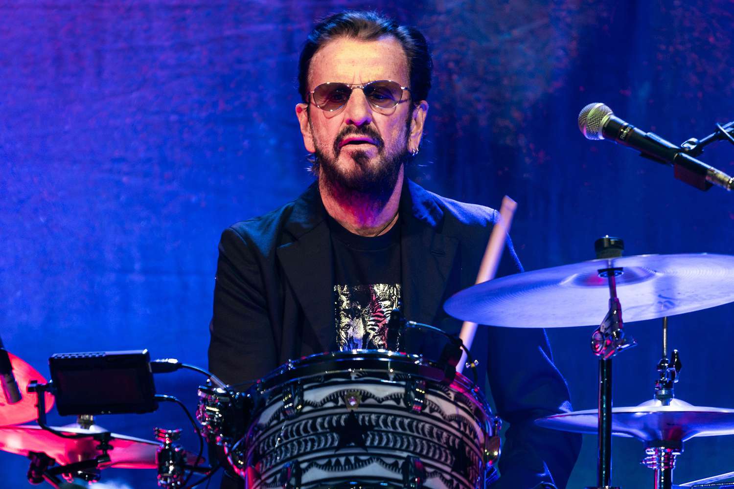 Ringo Starr falls on stage while performing ‘Give Peace a Chance’