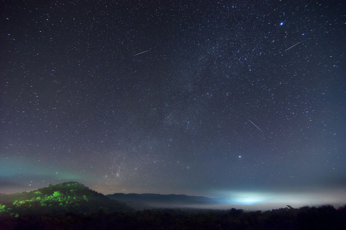 The Leonid Meteor Shower Will Bring Shooting Stars This November - How and When to See It