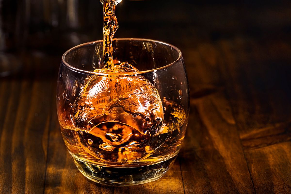 Why the Shape of the Ice in Your Drink Matters