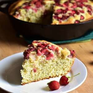 Buttermilk-Poppy Seed Skillet Cake with Strawberries