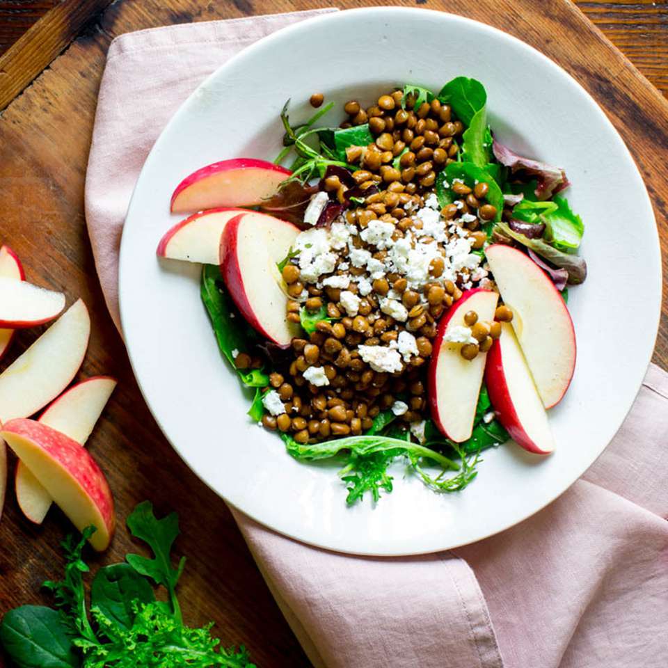 Mixed Greens with Lentils & Sliced Apple