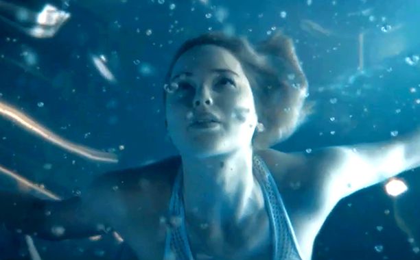 Passengers: Jennifer Lawrence battles gravity in exclusive clip | EW.com