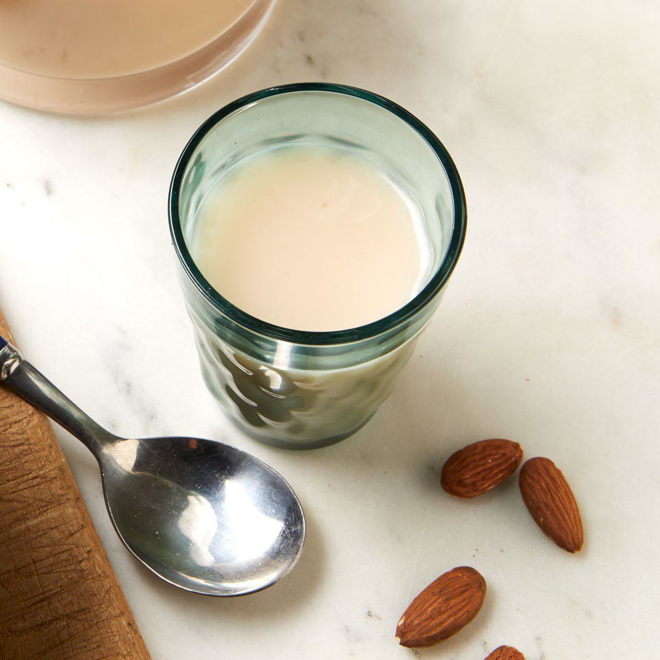 oat-milk-vs-almond-milk-which-is-healthier