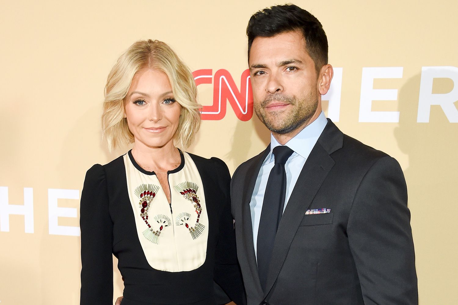 Kelly Ripa debunks tale she almost died having sex with Mark Consuelos at Jimmy Buffett's house