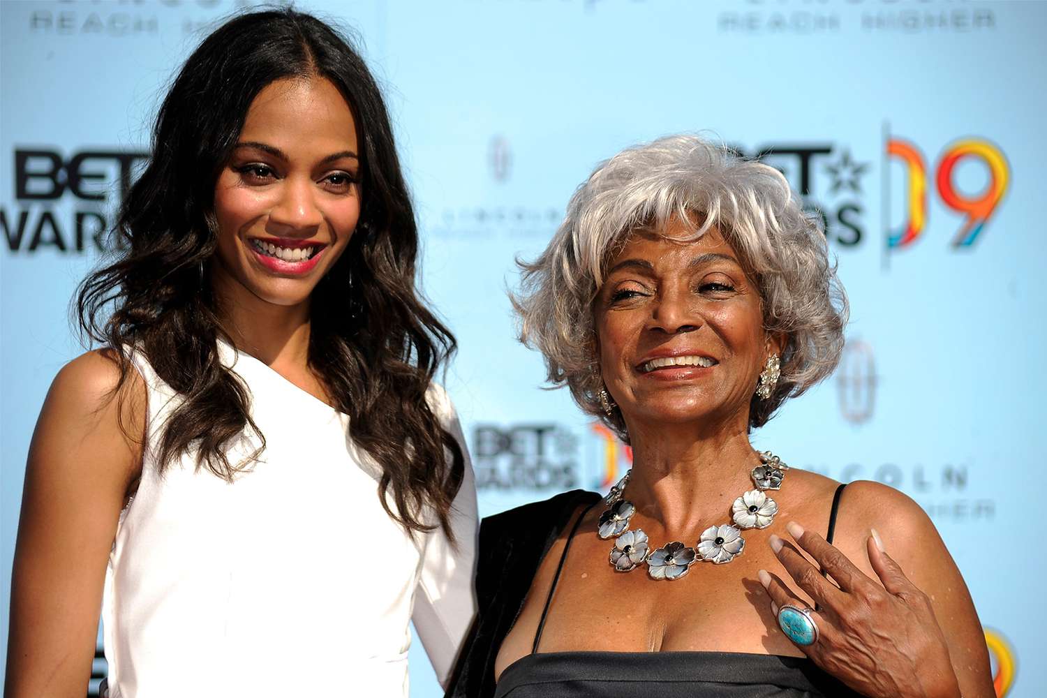 Zoe Saldaña pays tribute to Nichelle Nichols after following in her footsteps as Uhura on 'Star Trek'