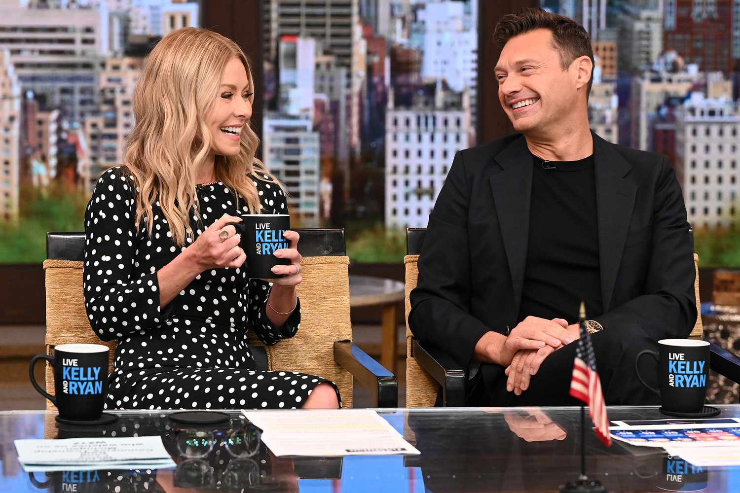 Live with Kelly and Ryan 5 year anniversary with cohosts Kelly Ripa and ...