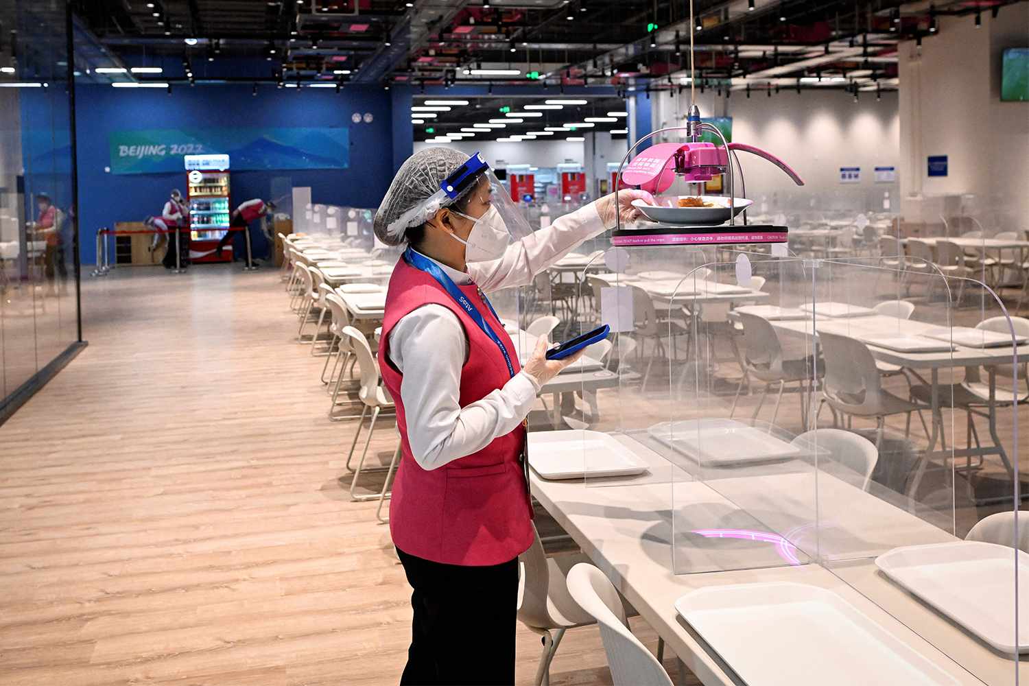 Beijing Olympics Will Have Robot Waiters Delivering Dishes from the Ceiling
