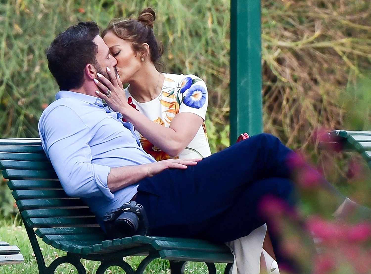 *PREMIUM-EXCLUSIVE* - Newly Married couple Ben Affleck and his wife Jennifer Affleck (Lopez) show off their undying love for each other by holding hands as they stroll through the gardens next to the Elysée Palace on their honeymoon in Paris