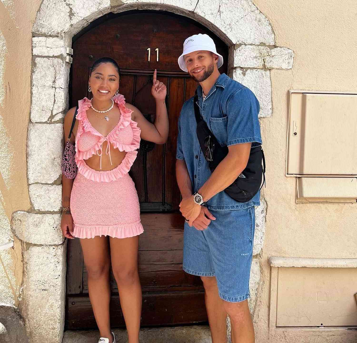 Stephen and Ayesha Curry Celebrate 11 结婚年数: 'Every Year Just Gets Better'