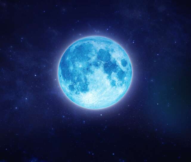 This Is How The Super Blue Moon Eclipse Will Affect Your Relationship Hellogiggles